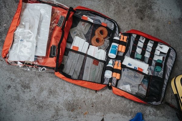 Comment choisir le meilleur kit de premiers secours pour votre voiture